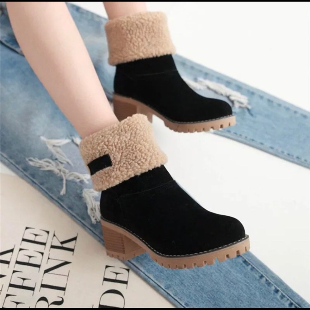 Women faux fur boot